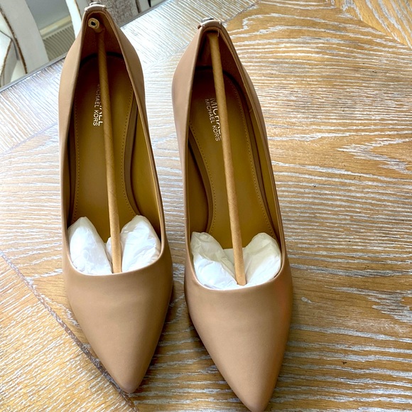 Michael Kors Dorothy Flex Pump Dark Khaki - Picture 1 of 3